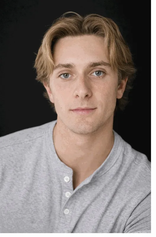 Modern approachable headshot in a gray henley